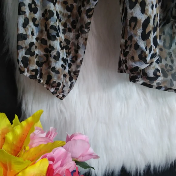Charming Charlie Brown & Black Sheer Long Sleeve V Neck Animal Print Top Size L - Picture 5 of 9